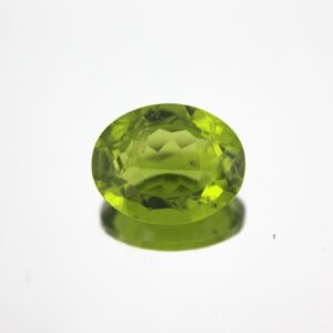 Peridot 7.80 Carat (8.67 Ratti)