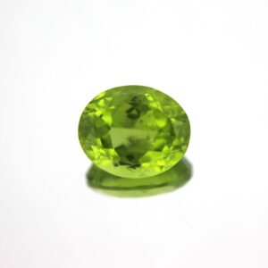 Peridot 7.65 Carat (8.5 Ratti)