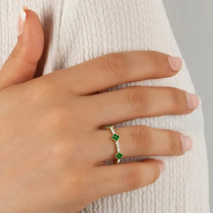 Clover Diamond Eternity Ring Gold - Image 4