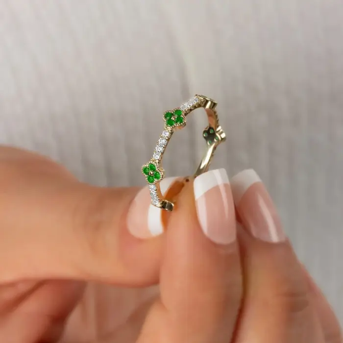 Clover Diamond Eternity Ring Gold - Image 8